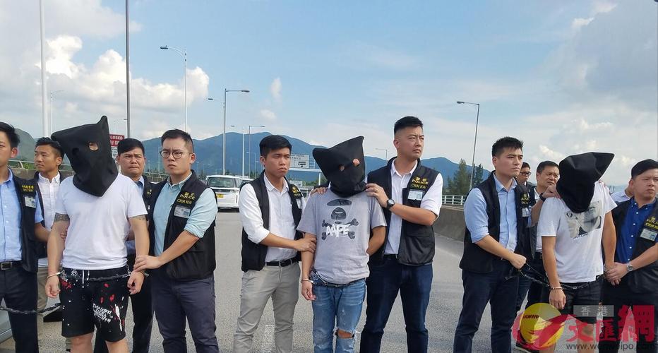 香港尖沙咀警署發(fā)生搶槍事件，疑犯身份曝光